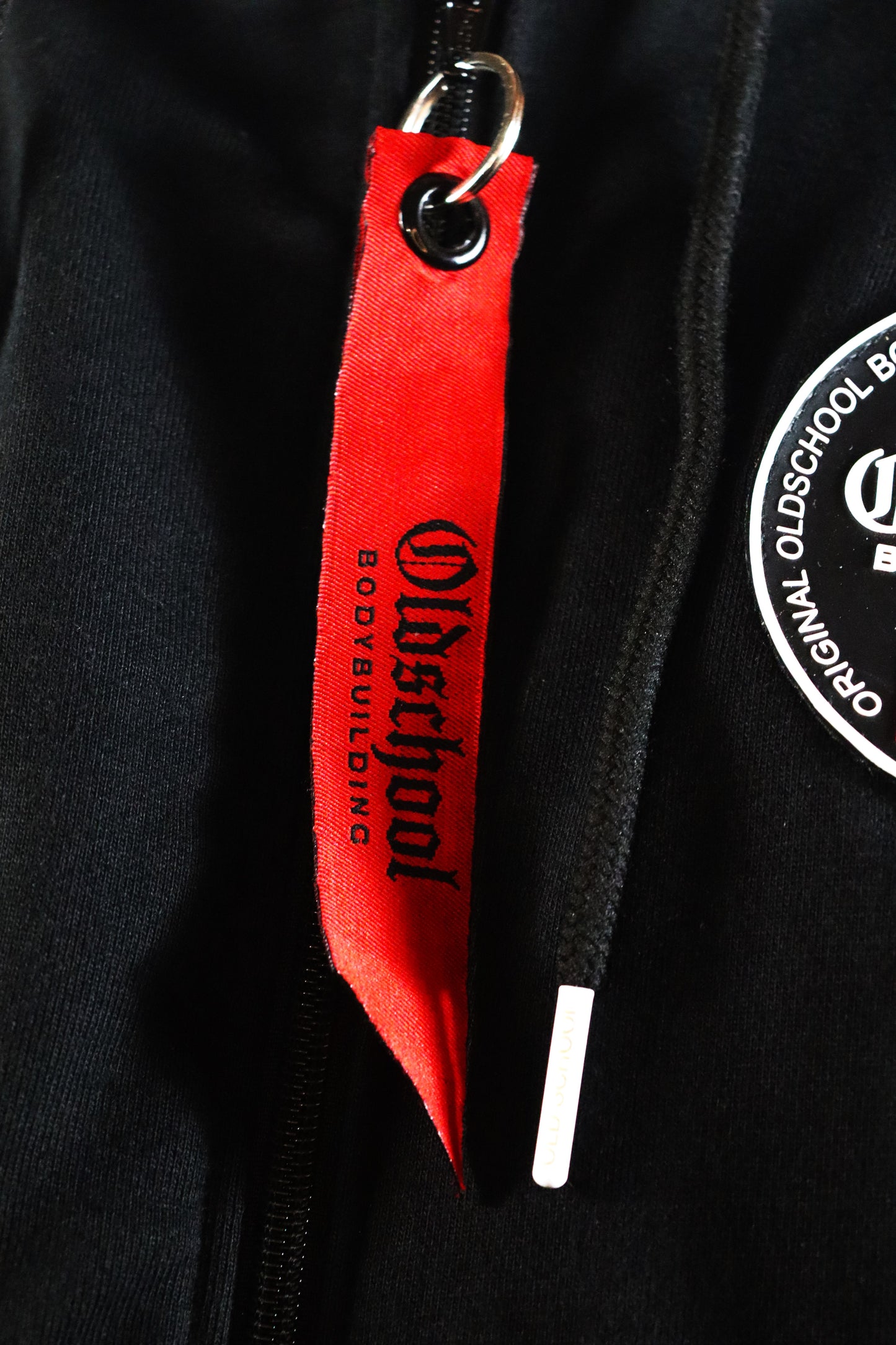 LEGACY BADGES ZIPPED HOODIE SCHWARZ/ROT